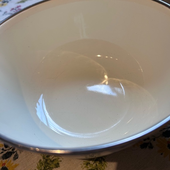 Nesting Set of Three Villeroy & Boch Floral Ceramic Bowls w Green/Yellow Accents - Picture 4 of 10